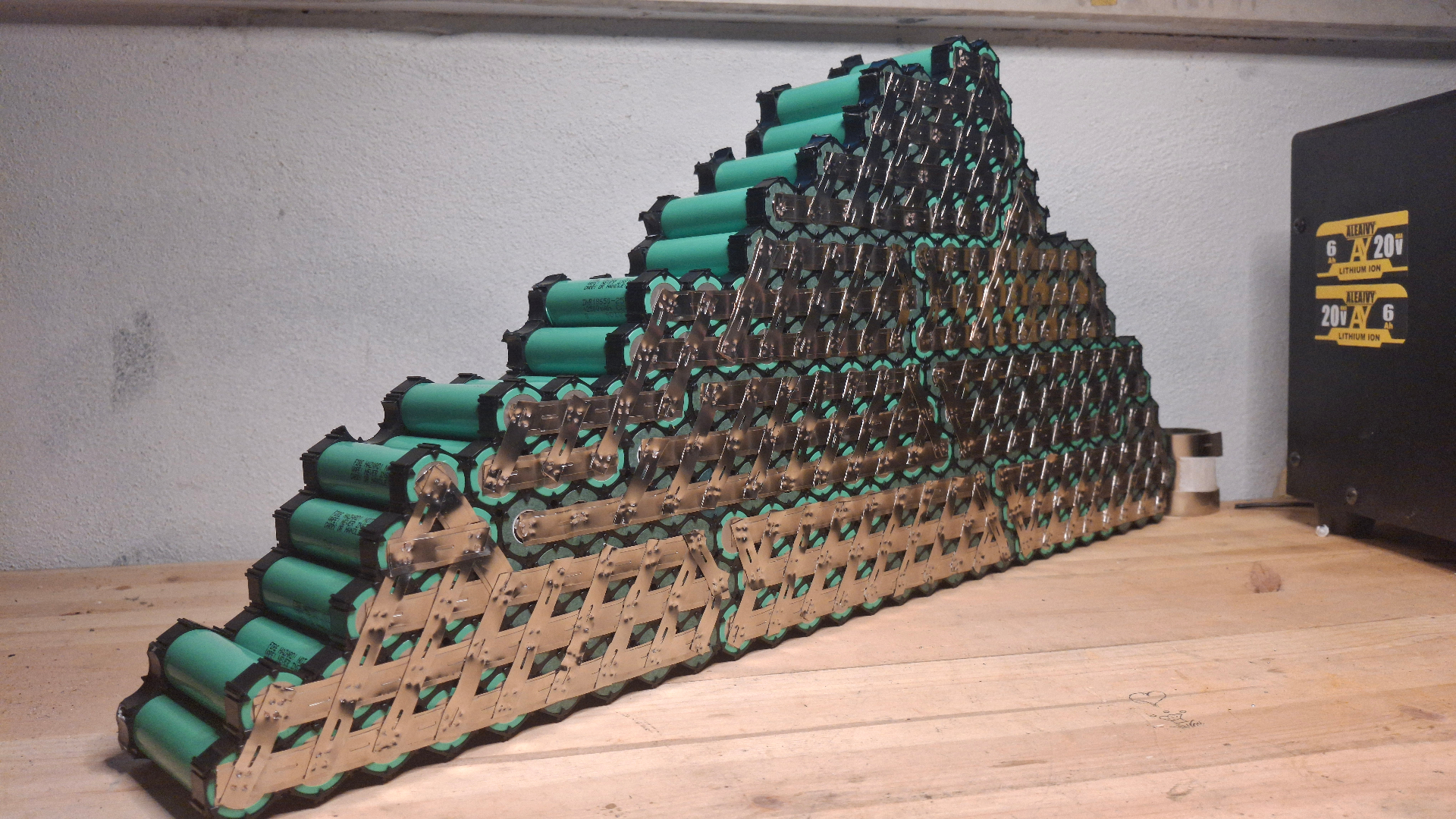 Zregenerowane pakiety Li-Ion w warsztacie Abra Battery