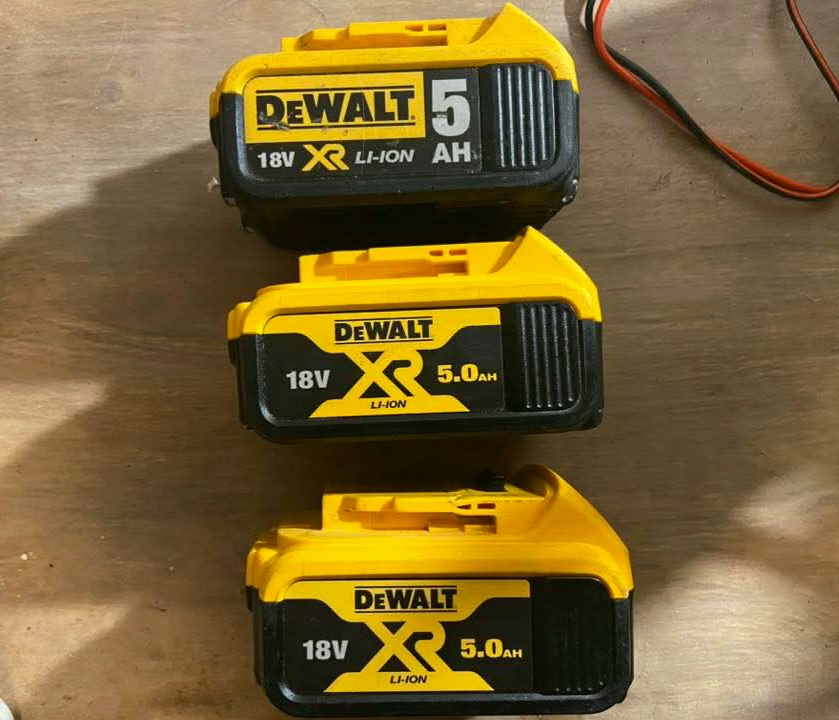 Trzy akumulatory DeWalt XR 18V 5.0Ah po regeneracji